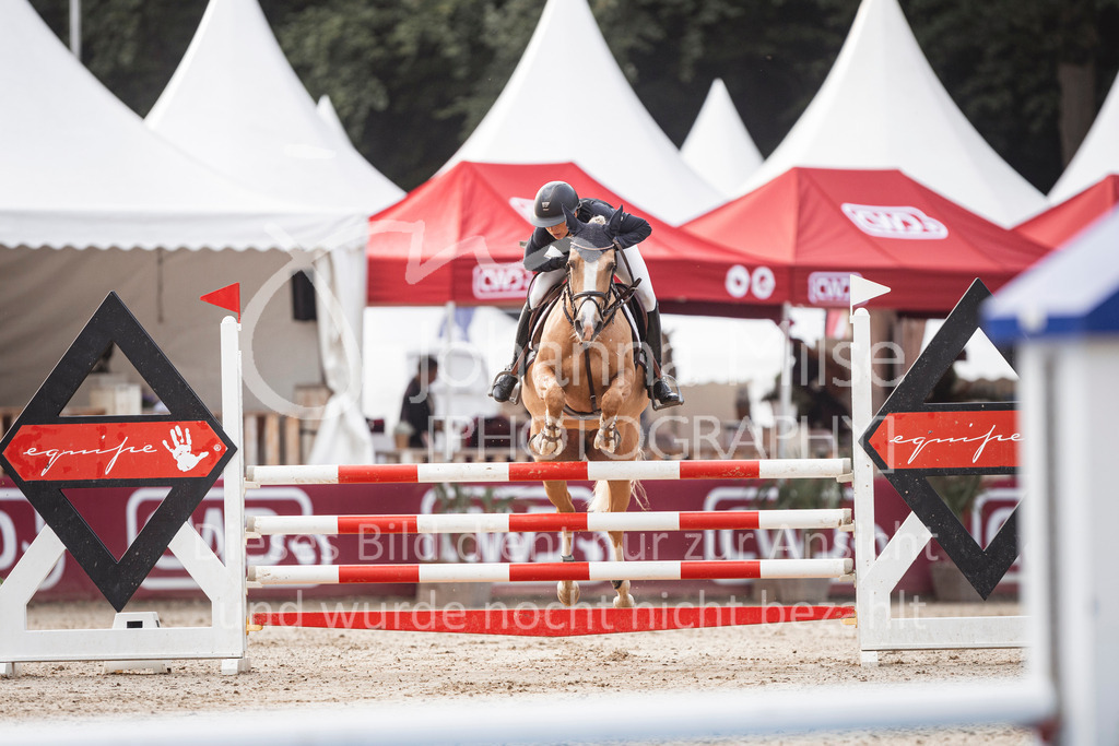 240906_BuCha_PonyA-5j-130 | Deine schönsten Turniermomente als professionelle Fotos! Entdecke hochwertige Pferdesport-Fotografie im Online-Shop. Jetzt Fotos finden & bestellen!
