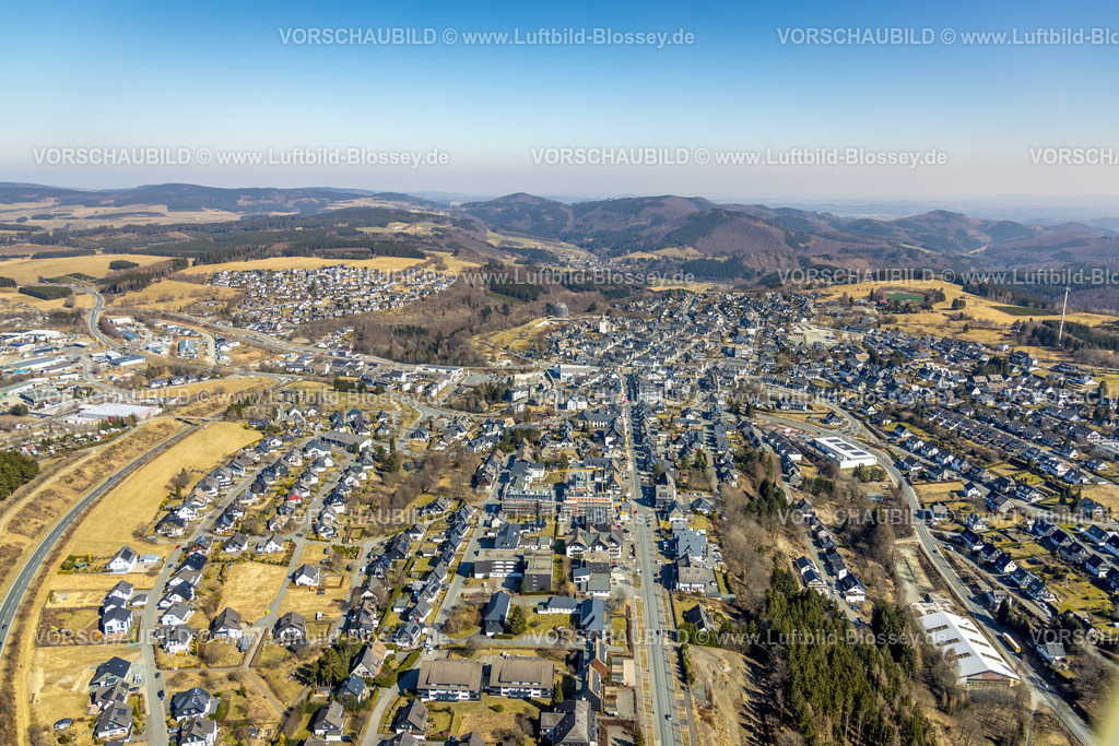 Winterberg220303436 | Luftbild, Ortsansicht mit Blick ins bergige Sauerland, Winterberg, Sauerland, Nordrhein-Westfalen, Deutschland