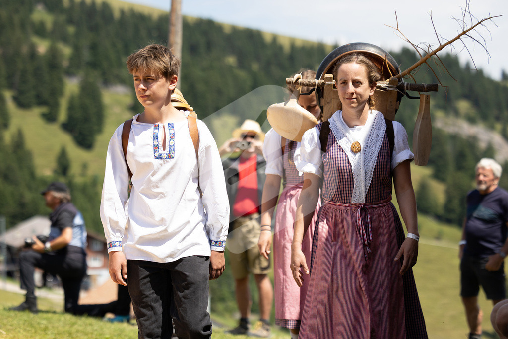 Rigi2025_2108 | Die Schwinger des Schwyzer Kantonalen Schwingerverbandes: Fotos, die Dynamik und Leidenschaft festhalten, sowie emotionale Momente aus dem traditionellen Schwingsport zeigen. - Realisiert mit Pictrs.com