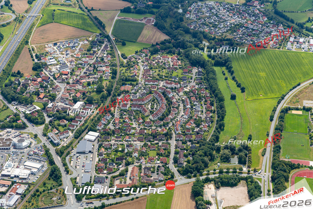 Die Luftaufnahme Oberkonnersreuth - Bayreuth wurde 2021 mittels Flugzeug (keine Drohne) erstellt. Hohe Auflösung -für große Poster und Wandbilder geeignet!
