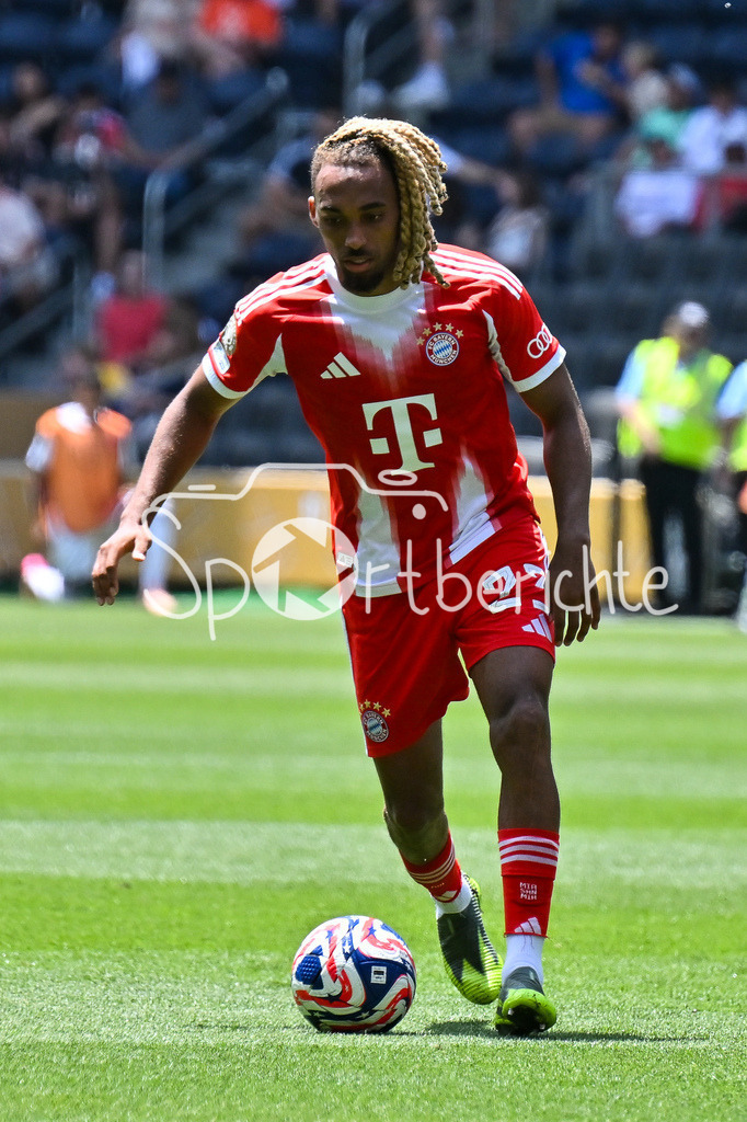 FC Bayern München - TQL Stadium | am BAll Sascha BOEY (FC Bayern Muenchen 23) / Einzelfoto / Freisteller / FIFA Club World Cup: FC Bayern Muenchen - Auchkland City FC, TQL Stadium am 15.06.2025 / BLD / ZDF / NOT FOR SALE IN USA