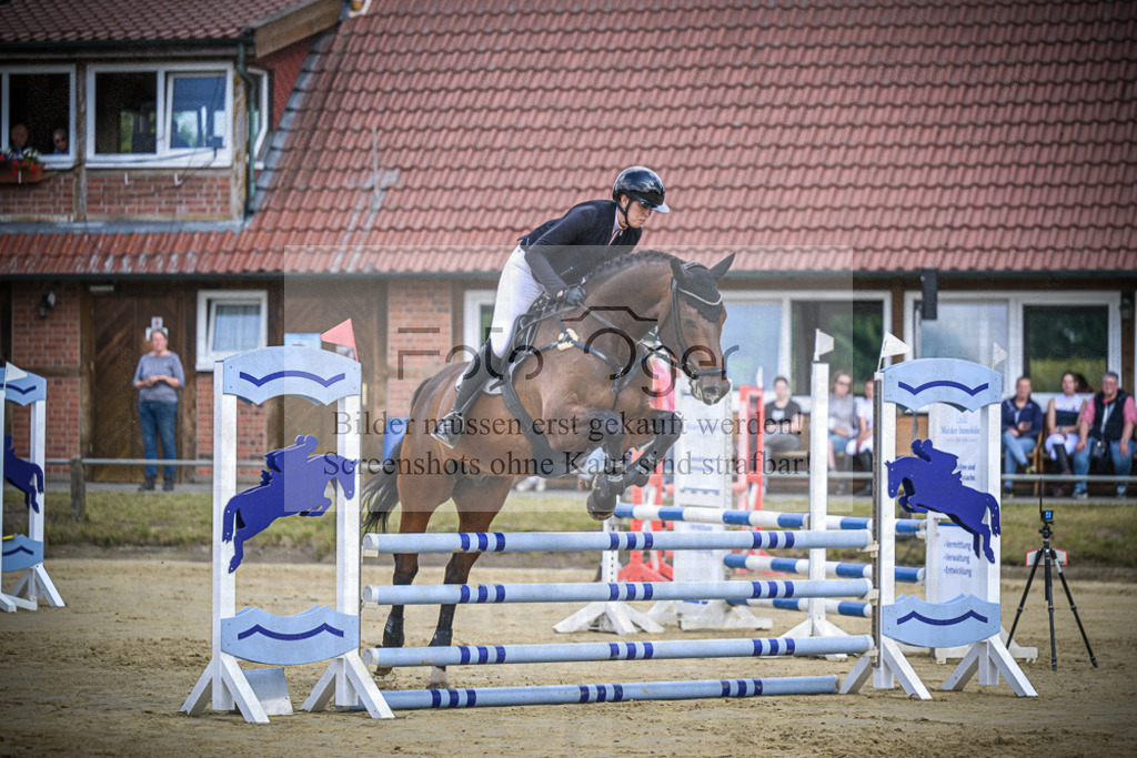 DOS_2881 | Entdecke hochwertige Reitturnierfotos von Foto Oger. Professionell, emotional und authentisch – jetzt Lieblingsmomente im Shop bestellen.Deutschlandweite Turnierfotografie. - Realisiert mit Pictrs.com