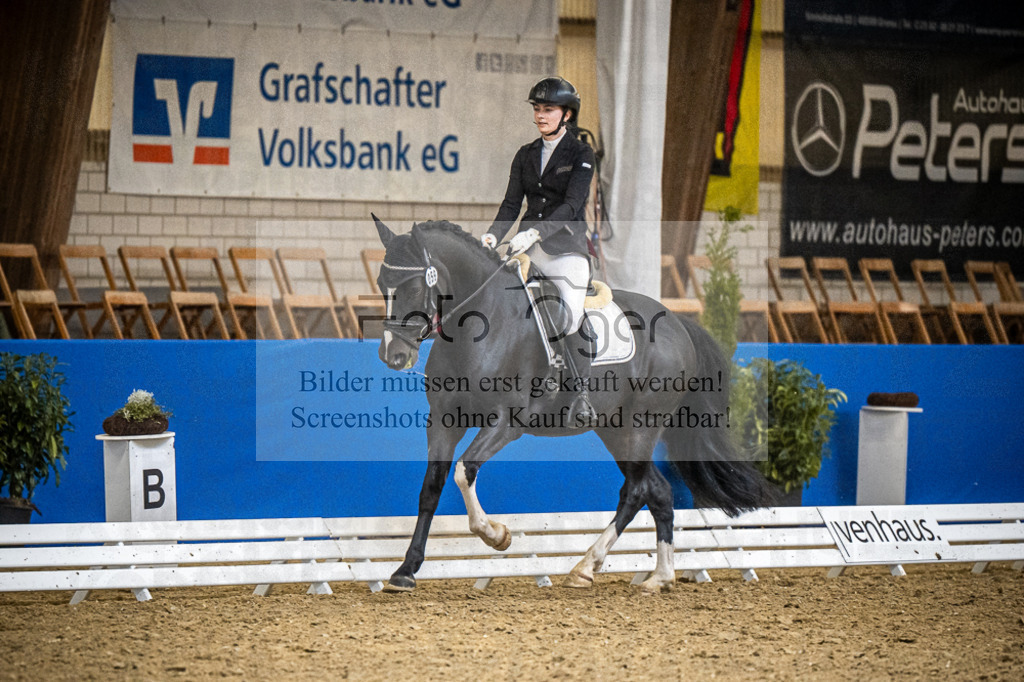 DOS_3675 | Entdecke hochwertige Reitturnierfotos von Foto Oger. Professionell, emotional und authentisch – jetzt Lieblingsmomente im Shop bestellen.Deutschlandweite Turnierfotografie. - Realisiert mit Pictrs.com