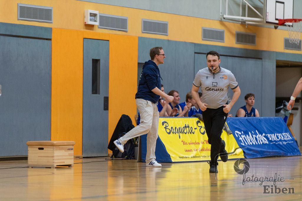 Wattworms Edewecht-Lions Ofenerdiek | Wattworms Edewecht (weiß)-Lions Ofenerdiek (blau) am 22.02.2026 in Edewecht (Heinz-zur-Jührden-Halle); Photo: Philip Eiben 2025 - Realisiert mit Pictrs.com