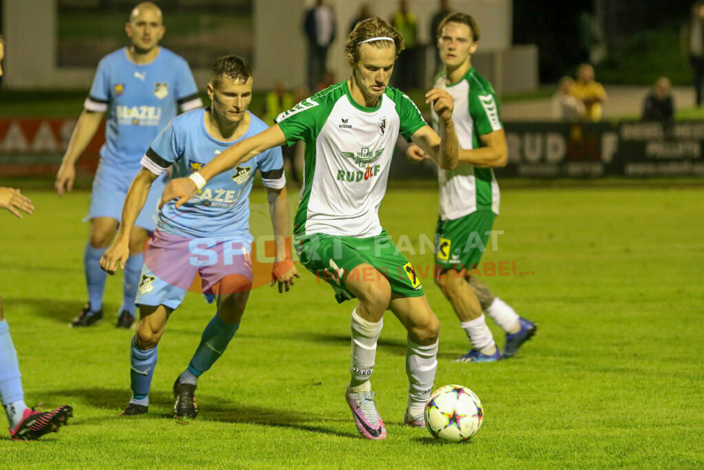 VST Völkermarkt - SVG Bleiburg 2-2, Kärntner Liga 2. Runde | Mario Kuester (VST Völkermark #11) Aljaz Storman (SVG Bleiburg #13) VST Völkermarkt - SVG Bleiburg 2-2 am 08.08.2023 in Völkermarkt
(Lilienberg Arena), Austria, (Photo by Ernst Krawagner sport-fan.at) - Realisiert mit Pictrs.com