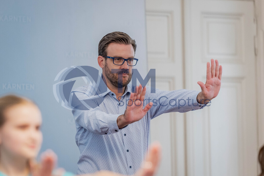 TM-20250605-0011 | Pressetermin mit Landesrätin Sara Schaar, Fachreferent für Jugend Joachim Zmölnig, der Dreikönigsaktion und Katholischen Jungschar.Spiegelsaal, Klagenfurt, Österreich.Copyright: TM Sportscapture/Matthias Trinkl