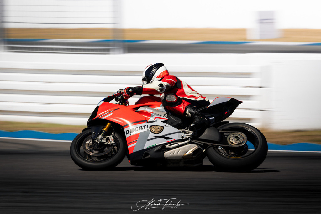 Ducati Trackday Hockenheimring 2026 | Entdecken Sie die faszinierende Welt von Alexander Tschuncky Arts: Kreative Fotografie, atemberaubende Automobilkunst und hochwertiger Bilderdruck. Lassen Sie sich inspirieren! - Realisiert mit Pictrs.com