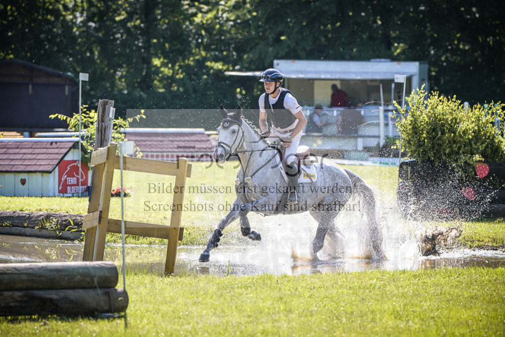 DOS_7328 | Entdecke hochwertige Reitturnierfotos von Foto Oger. Professionell, emotional und authentisch – jetzt Lieblingsmomente im Shop bestellen.Deutschlandweite Turnierfotografie. - Realisiert mit Pictrs.com