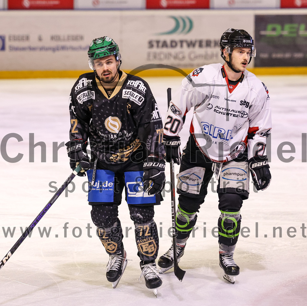 2024-03-15_101_TSV_Erding_gegen_EHC_Koenigsbrunn | Erding, Deutschland, 15.03.2024:
Eishockey, Bayernliga Playoffs 2023 / 2024, 3. Spieltag, TSV Erding gegen EHC Königsbrunn, Endergebnis: 3:4 n. V.

Leon Abstreiter (Erding Gladiators, #72), Philipp Sander (EHC Königsbrunn, #20)

Foto: Christian Riedel / fotografie-riedel.net