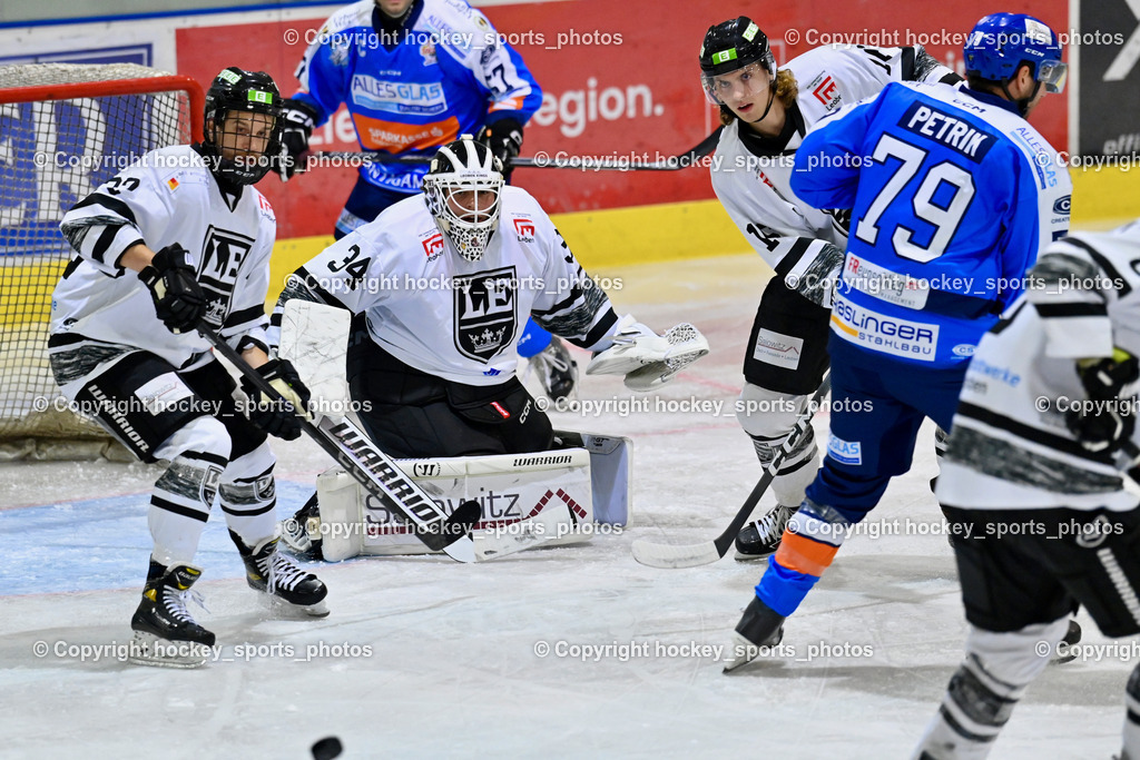 ESC Sparkasse Steindorf vs. LE Kings | #22 Scherngell Christoph LE Kings, #34 Kyllönen Simeoni LE Kings, #79 Petrik Benjamin ESC Steindorf, #14 Reisinger Julian LE Kings, ESC Sparkasse Steindorf vs. LE Kings, ESC Sparkasse Steindorf vs. LE Kings am 01.11.2025 in Steindorf (Ossiachersee Halle), Austria, (Photo by Bernd Stefan)