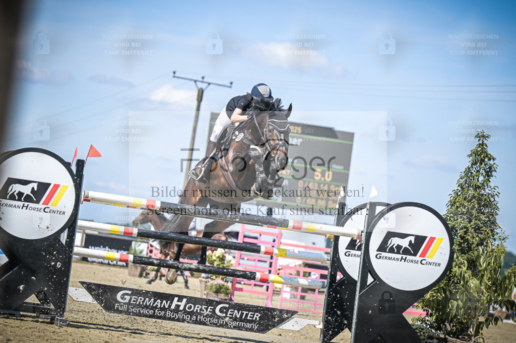 DOS_3283 | Entdecke hochwertige Reitturnierfotos von Foto Oger. Professionell, emotional und authentisch – jetzt Lieblingsmomente im Shop bestellen. - Realisiert mit Pictrs.com