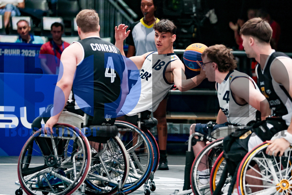 SES_TTG3X320250718-2934 | bond - Realisiert mit Pictrs.com