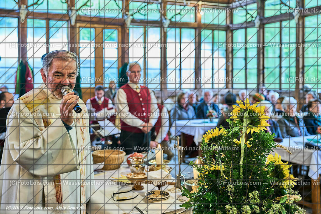 ALP0792_Erntedankfest_Lackenhof-Langau_Pfarrer Trondl Franz-Josef | (C)FotoLois.com, Alois Spandl, ERNTEDANKFEST Lackenhof/Langau im rothschild´schen Glassalon in Langau/Maierhöfen, So 2. Okt. 2022.