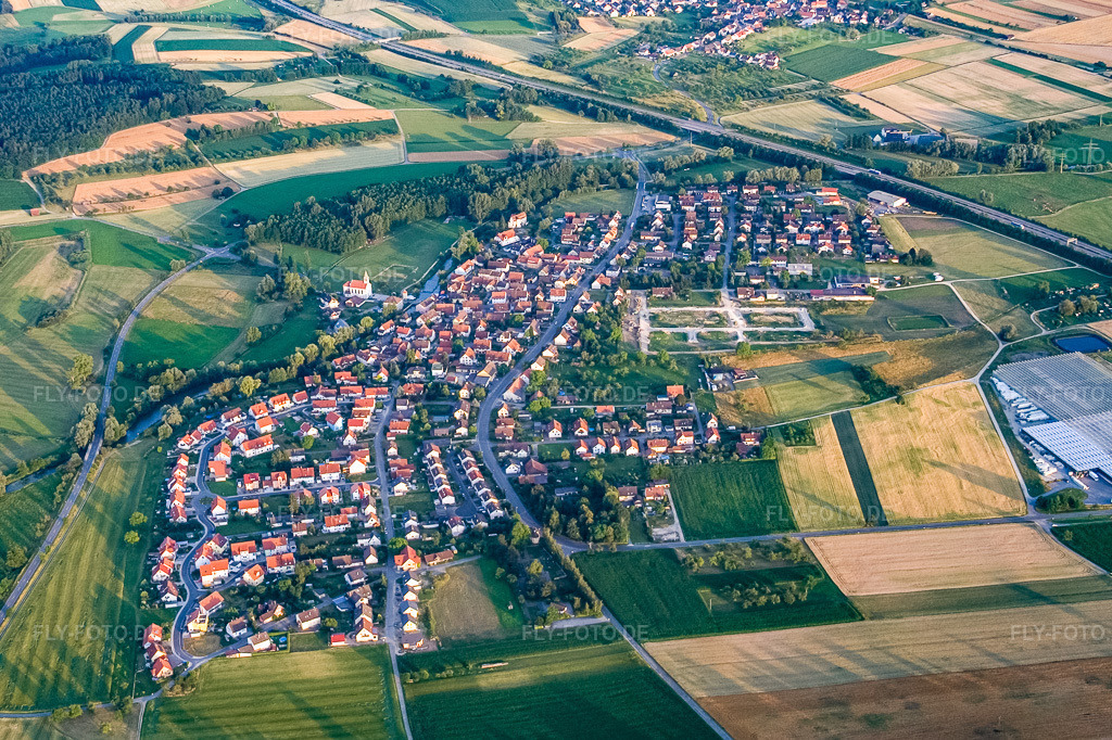 Luftbild: Ortsansicht aus Norden im Ortsteil Beuren an der Aach in Singen im Bundesland Baden-Württemberg in Deutschland. Foto: IMG_11426.jpg vom 04.07.2008 durch Werner Riehm/FLY-FOTO.de