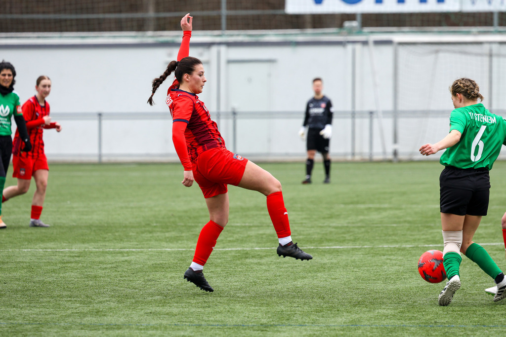 20260315-FCH-Steinheim_043 | 1.FC Heidenheim 1846 II vs. TV Steinheim, Fußball, Frauen, Bezirksliga, 2025/2026, 12. Spieltag, 15.03.2026 in Heidenheim, Kunstrasen b. Voith-Arena West(Foto: Michael Bulling) - Realisiert mit Pictrs.com