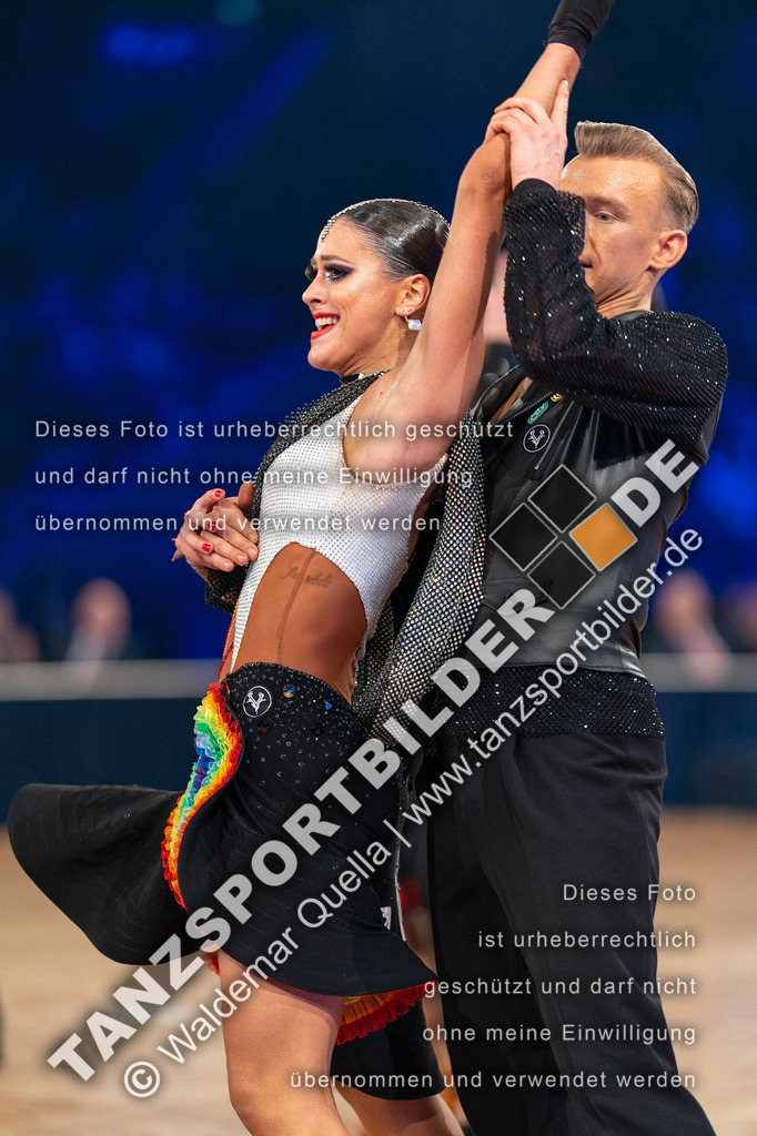 20231111-06102 | Hier finden Sie Tanz Bilder vom Latein und Standard Formationen tanzen. Sportbilder vom Tanzsport. Schöne Fotos und von Weltmeisterschaft, Europameisterschaft, Bundesliga, Regionalliga, Oberliga und Landesliga sowie von GOC Stuttgart, DanceComp, WM Bremen