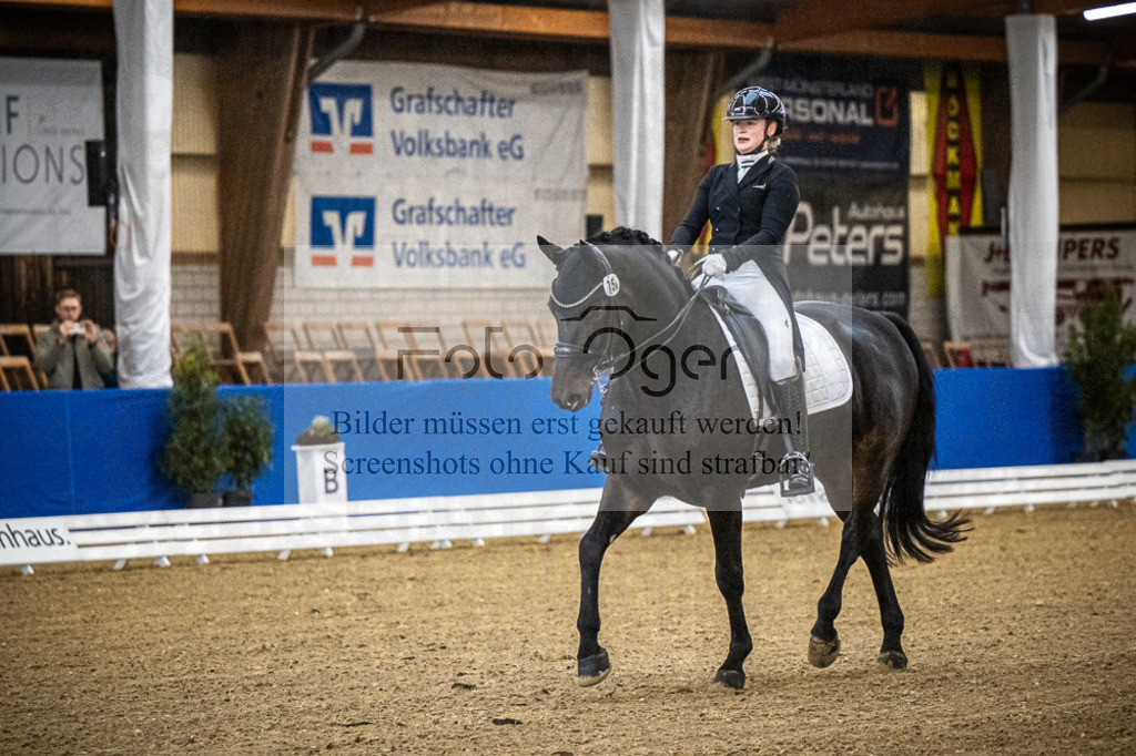 DOS_2341 | Entdecke hochwertige Reitturnierfotos von Foto Oger. Professionell, emotional und authentisch – jetzt Lieblingsmomente im Shop bestellen.Deutschlandweite Turnierfotografie. - Realisiert mit Pictrs.com