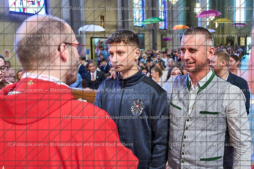 ALP1107_PfarrFirmung Wieselburg_Firmvorgang | (C)FotoLois.com, Alois Spandl, Firmung in der Pfarrkirche Wieselburg mit Generalvikar Dr. Christoph Weiss, Dechant Pfarrer Daniel Kostrzycki und Monignore Franz Dammerer, Sa 15. Juni 2024.