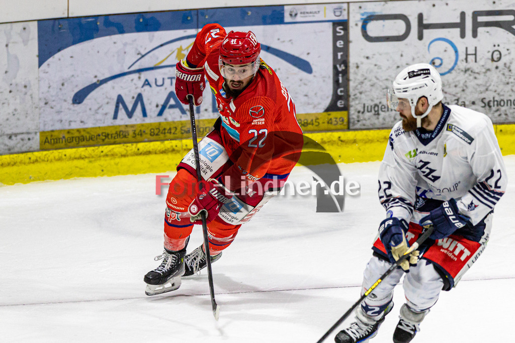 EC Peiting vs Blue Devils Weiden | Eishockey Oberliga Süd 2023/2024, EC Peiting vs Blue Devils Weiden, 20240126,
Lukas GOHLKE (ECP 22) in Aktion,
2024-01-26 in Peiting (Eisstadion)
22 Lukas GOHLKE (ECP 22), 22 Dominik MÜLLER (BDW 22)
Copyright: WolfgangxLindner foto-lindner.de