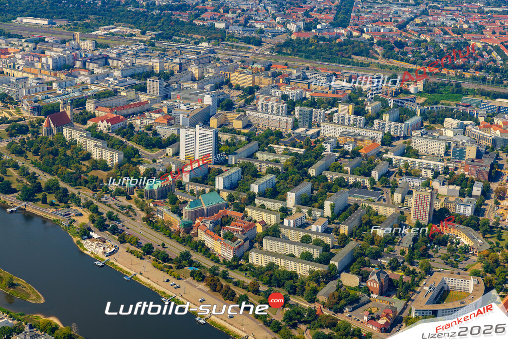 Luftaufnahme Altstadt Magdeburg - Die Luftaufnahme wurde 2025 vom UL-Flugzeug heraus erstellt ( ohne Drohne ) - Hochauflösende Luftaufnahme - für professionelle Ausdrucke geeignet. Die Geschenkidee !Mit Lizenz und Bildrechte bestellbar