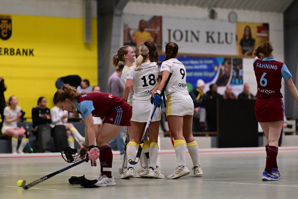 Hockey I Frauen I Saison 2025-2026 I Bundesliga I 9. Spieltag I Harvestehuder THC - UHC Hamburg | Jubel, Begeisterung, Enthusiasmus, Euphorie, Freude, Glücksgefühl, Heiterkeit bei: Harvestehuder THC - Realisiert mit Pictrs.com