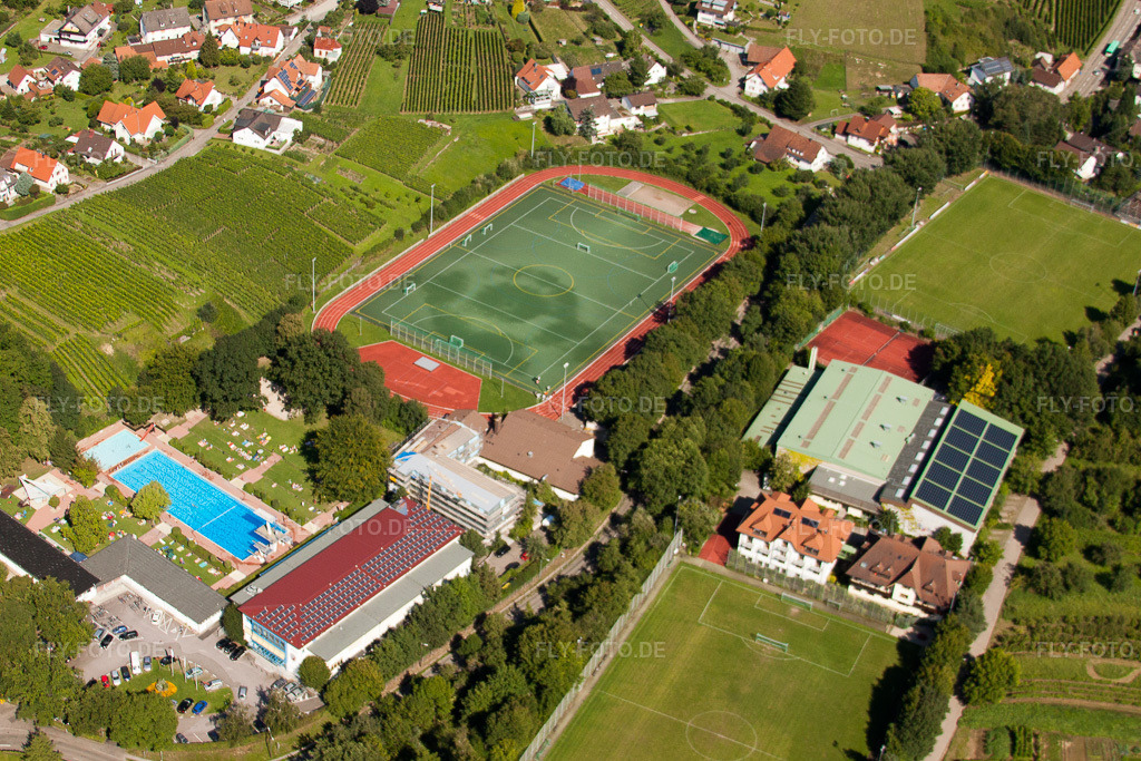 Luftbild: Südbadische Sportschule, FC Neuweier im Ortsteil Steinbach in Baden-Baden im Bundesland Baden-Württemberg in Deutschland. Foto: IMG_31354.jpg vom 09.08.2010 durch Werner Riehm/FLY-FOTO.de