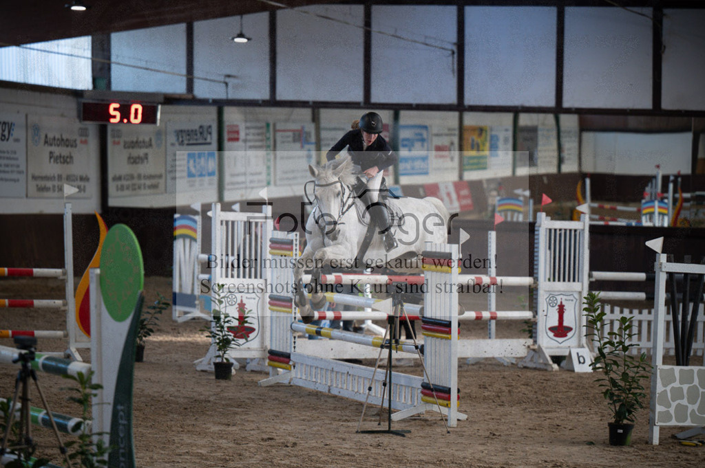 Hallenreittunier Voxtrup 2023 | Entdecke hochwertige Reitturnierfotos von Foto Oger. Professionell, emotional und authentisch – jetzt Lieblingsmomente im Shop bestellen.Deutschlandweite Turnierfotografie. - Realisiert mit Pictrs.com