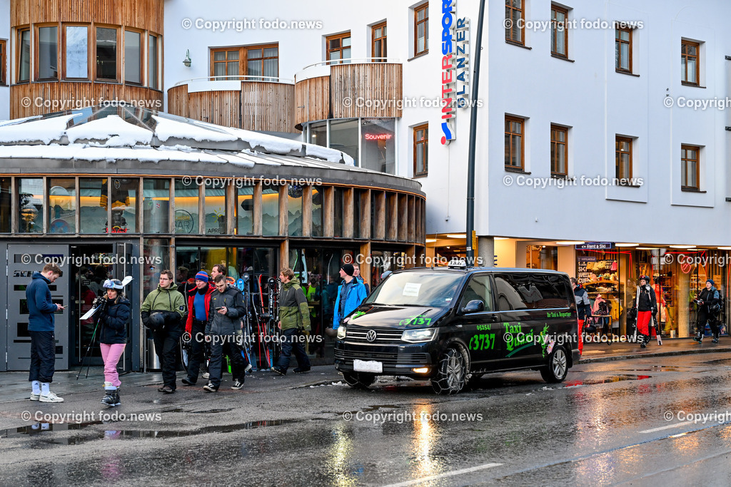 Oesterreich_ Tirol_ Soelden_ 26.01.2025-22 | 26.01.2025,Tirol, AUT, Soelden, im Bild Themenbild, Stadtansichten, Ski, Skifahren, Skiurlaub, Skifahrer, Urlauber, Touristen, Skitouristen, Apre Ski, Rent Ski, Sport, Geschaeft, Shop, Hotel, Bahn, Bergbahn, Gondel, Skibus, Oetztaler Alpen, Berge