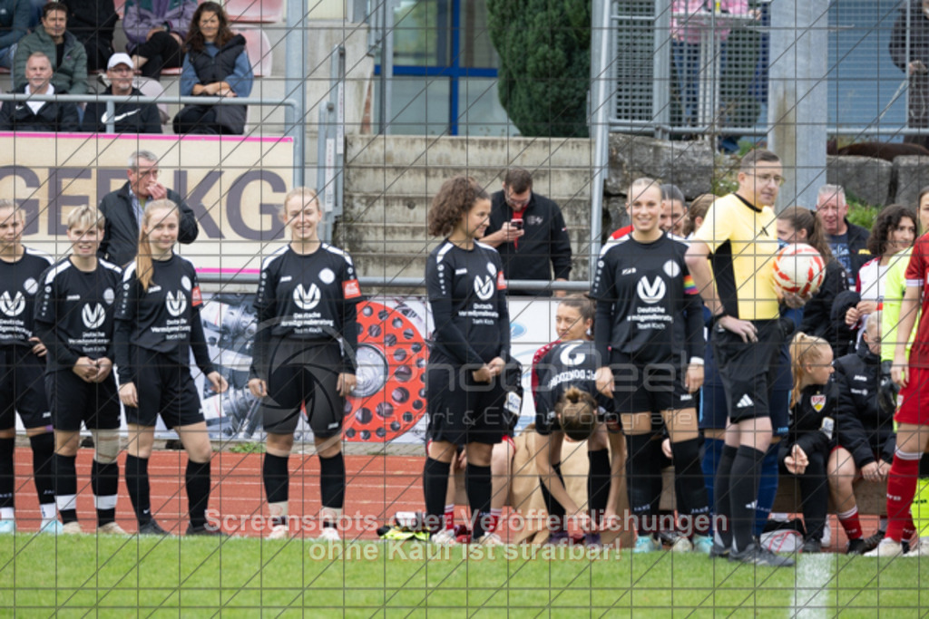 20251012_130225_0025 | #,1.FC Donzdorf (schwarz) vs. VfB Stuttgart II (rot), Fussball, Frauen-Verbandsliga Württemberg, 05. Spieltag, Saison 2025/2026, Rasenplatz Lautertal Stadion, Süßener Straße 16, 73072 Donzdorf, 12.10.2025 - 13:00 Uhr,Foto: PhotoPeet-Sportfotografie/Peter Harich