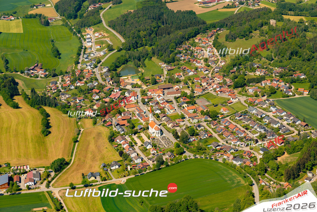 Das Luftbild zeigt :  Zell - Die Luftaufnahme wurde 2024 vom UL-Flugzeug aus erstellt ( keine Drohne ) - Hochauflösende Luftaufnahme - Für grossformatige Ausdrucke geeignet. Die Geschenkidee !Mit Lizenz und Bildrechte bestellbar