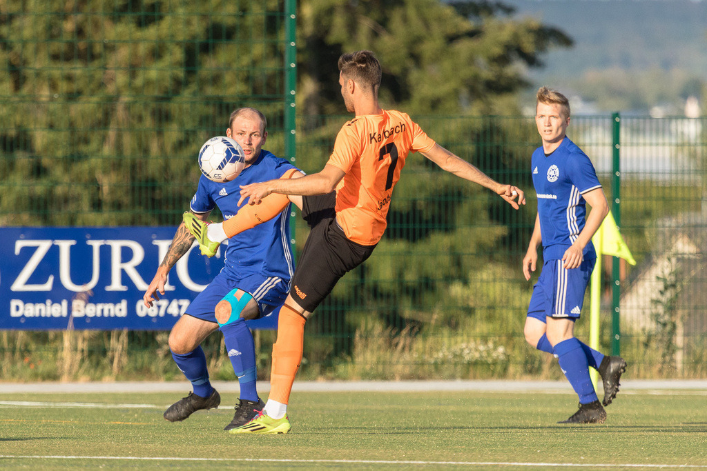 SG Morshausen - FC Karbach | Sportfotografie Hermann-Josef Stoffel - Realisiert mit Pictrs.com