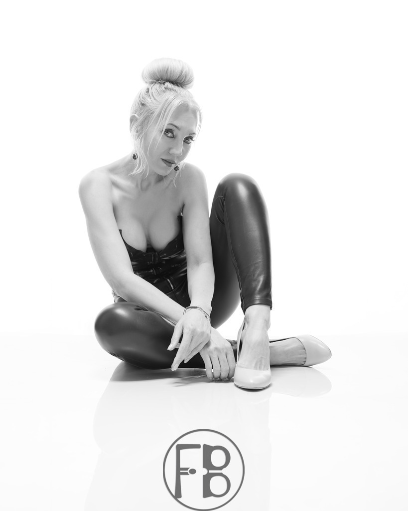 Mo*Nati | High-Key / Nata Fuebbi - Mrs Germany METROPOLREGION BERLIN-BRANDENBURG 2025 - Realisiert mit Pictrs.com