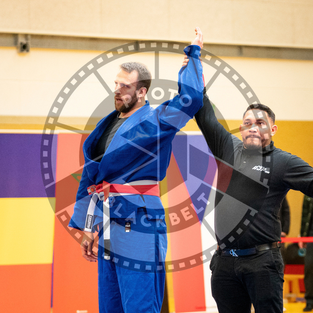 20231118PBB11897 | Fighters compete during the AJP Tour 600 Frankfurt Championship in Frankfurt/Main, Germany, on November 18, 2023.