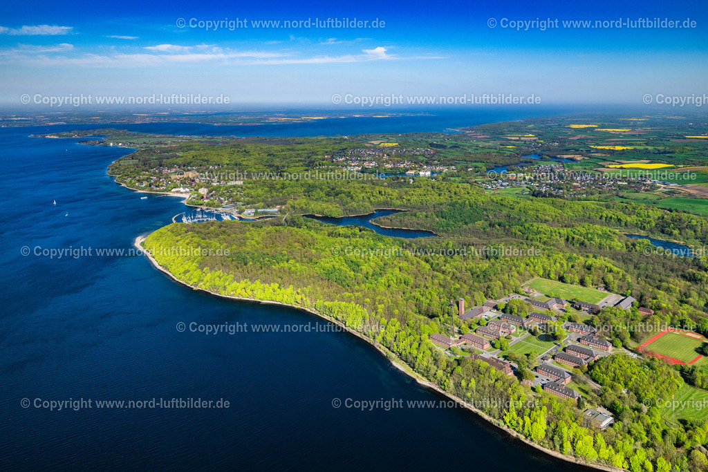 Glücksburg_Ruheforst_Flensburger_Förde_Gluecksburg_ELS_6745010524 | GLüCKSBURG 01.05.2024 Uferbereiche am Seegebiet des " Ruheforst " in einem Waldgebiet an der Uferstraße in Glücksburg im Bundesland Schleswig-Holstein, Deutschland. // Riparian areas on the lake area of " Ruheforst " in a forest area on street Uferstrasse in Gluecksburg in the state Schleswig-Holstein, Germany. Foto: Martin Elsen