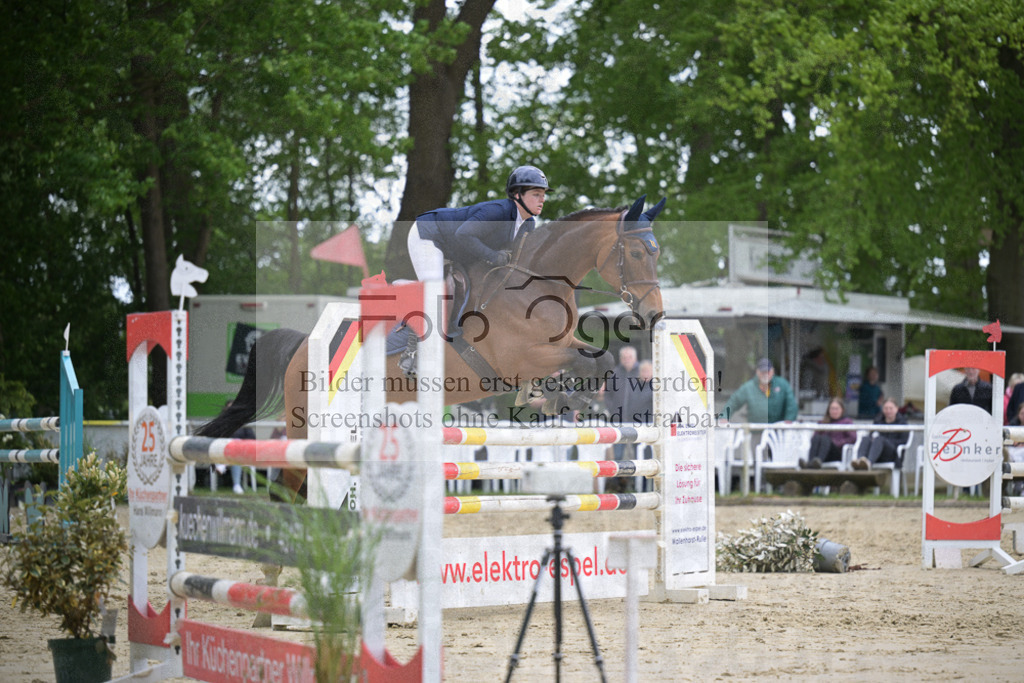 DOS_8049 | Entdecke hochwertige Reitturnierfotos von Foto Oger. Professionell, emotional und authentisch – jetzt Lieblingsmomente im Shop bestellen.Deutschlandweite Turnierfotografie. - Realisiert mit Pictrs.com