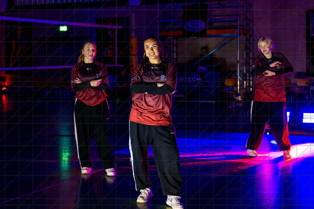 2. VBLF Nord 25/26 | Spiel 4029 | VC Osnabrück vs. SV Energie Cottbus | Halbzeitshow mit der new chapter dancecrew.//  15.11.25: 2. VBLF Nord 25/26 | Spiel 4029 | VC Osnabrück vs. SV Energie Cottbus / Osnabrück / Deutschland  //   CREDIT:www.bullenfotos.de, Martin König, Hörner Weg 40, D-49078 Osnabrück, +4917663732967 // Nutzung und Weitergabe nur zu den vereinbarten Zwecken. Presseanfragen an Ersteller. Alle Rechte beim Ersteller. Honorierung nach MFM. - Realisiert mit Pictrs.com