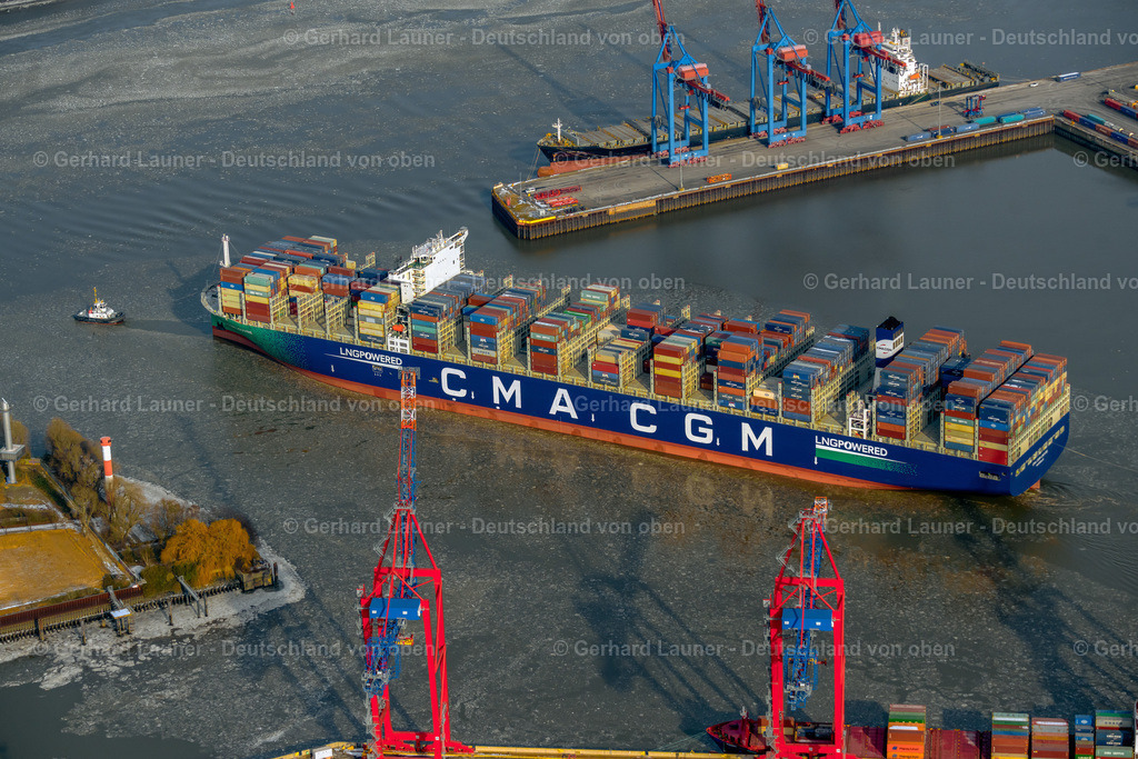 4044650 | HAMBURG 14.02.2021 Containerschiff "CMA CGM LOUVRE" am Burchardkai im Hafen im Ortsteil Waltershof in Hamburg, Deutschland. Weiterführende Informationen bei: CMA CGM (DEUTSCHLAND) GMBH HAMBURG,  Hamburger Hafen und Logistik Aktiengesellschaft. // Container ship "CMA CGM LOUVRE" at Burchardkai in the harbor in the district Waltershof in Hamburg, Germany. Further information at: CMA CGM (DEUTSCHLAND) GMBH HAMBURG,  Hamburger Hafen und Logistik Aktiengesellschaft. Foto: Gerhard Launer