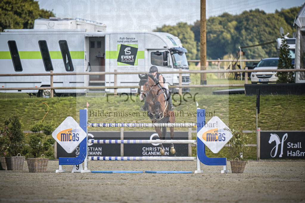 DOS_0190 | Entdecke hochwertige Reitturnierfotos von Foto Oger. Professionell, emotional und authentisch – jetzt Lieblingsmomente im Shop bestellen.Deutschlandweite Turnierfotografie. - Realisiert mit Pictrs.com
