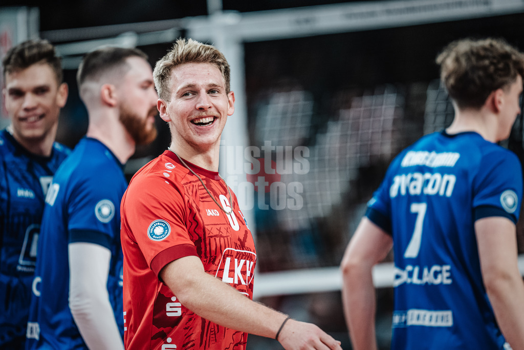 Volleyball | Herren | Saison 2023/2024 | Volleyball-Bundesliga | SVG Lüneburg vs. Energiequelle Netzhoppers KW | 27.10.2023 | Gage Thomas Worsley (#6, SVG Lüneburg) lächelt