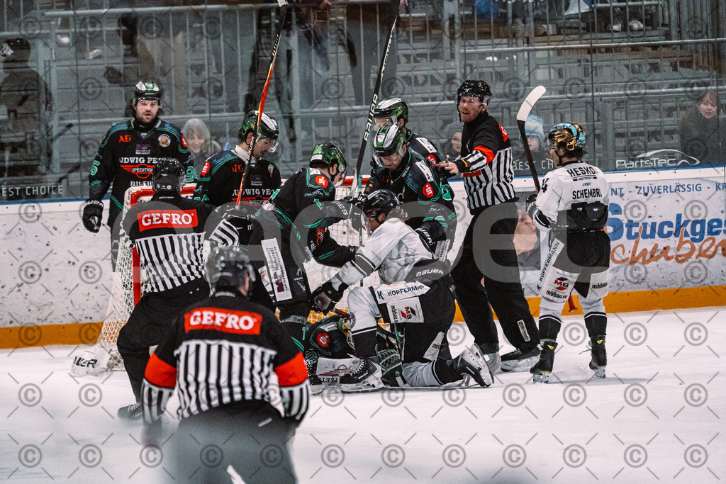 Alligators_vs_Passau_26_12_2025-074 | Höchstadt Alligators Fotogalerie: Eishockey-Action aus Franken. Professionelle Spielfotos, Portraits & Stadionbilder zum Download. Jetzt entdecken! - Realisiert mit Pictrs.com