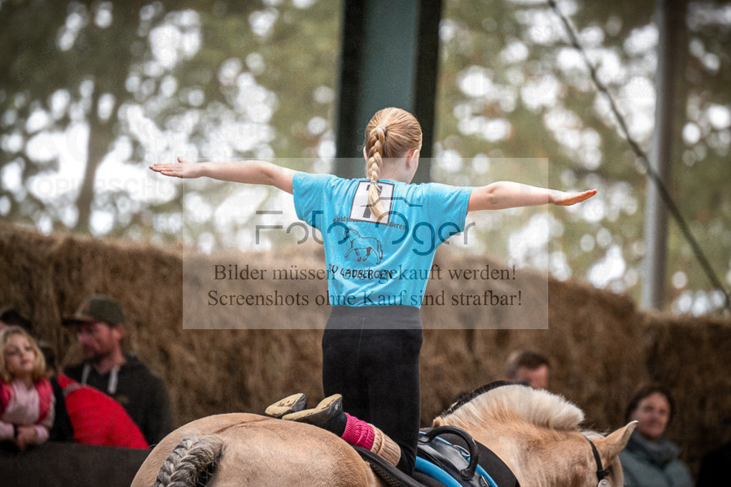 DOS_0145 | Entdecke hochwertige Reitturnierfotos von Foto Oger. Professionell, emotional und authentisch – jetzt Lieblingsmomente im Shop bestellen.Deutschlandweite Turnierfotografie. - Realisiert mit Pictrs.com