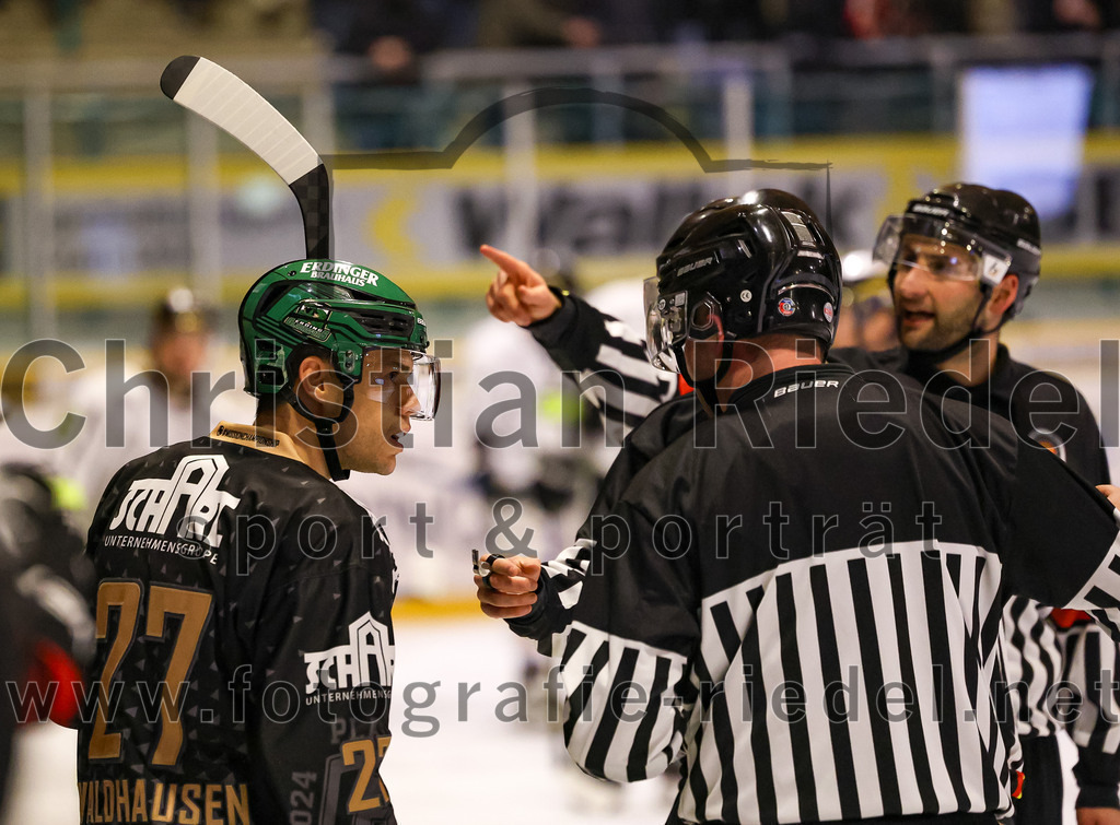 2024-02-23_096_TSV_Erding_gegen_ERSC_Amberg | Erding, Deutschland, 23.02.2024:
Eishockey, Bayernliga Playoffs 2023 / 2024, 3. Spieltag, TSV Erding gegen ERSC Amberg, Endergebnis: 2:3 n. V.

Mark Waldhausen (Erding Gladiators, #27)

Foto: Christian Riedel / fotografie-riedel.net