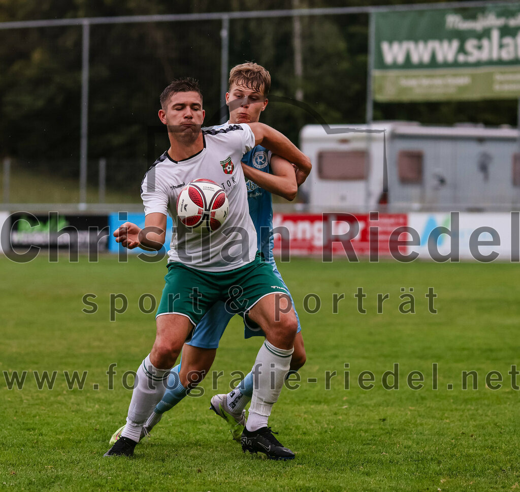 2023-07-28_105_FC_Schwaig_gegen_TSV_1860_Rosenheim | Oberding, Deutschland, 28.07.2023:
Fußball, Landesliga Südost 2023 / 2024, 3. Spieltag, FC Schwaig gegen TSV 1860 Rosenheim, Endergebnis: 1:1

Raffael Ascher (FC Schwaig, #9), Marcel Martens (TSV 1860 Rosenheim, #22)

Foto: Christian Riedel / fotografie-riedel.net