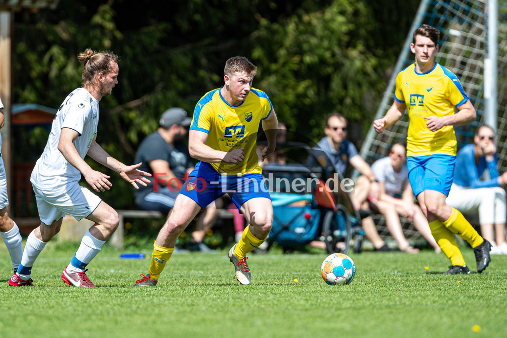 SC Böbing vs SG SV Eberfing/SV Söchering | Abstiegs Qualifikationsrunde A-Klasse Gruppe P, SC Böbing vs SG SV Eberfing/SV Söchering, 20240414,
Duell zwischen Dominik SCHUSTER (SCB 9) und Louis MAYET (SVES 2),
2024-04-14 in Böbing (Sportplatz Böbing)
9 Dominik SCHUSTER (SCB 9), 2 Louis MAYET (SVES 2)
Copyright: WolfgangxLindner foto-lindner.de