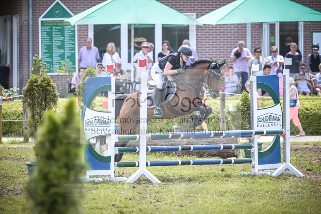 DOS_7319 | Entdecke hochwertige Reitturnierfotos von Foto Oger. Professionell, emotional und authentisch – jetzt Lieblingsmomente im Shop bestellen. - Realisiert mit Pictrs.com