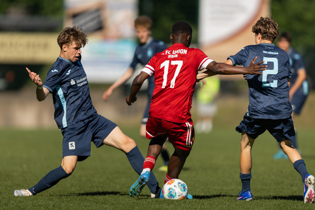 Fußball I Männer I 40. Pfingscup Hollage I 13437 | realhellocedii - Realisiert mit Pictrs.com
