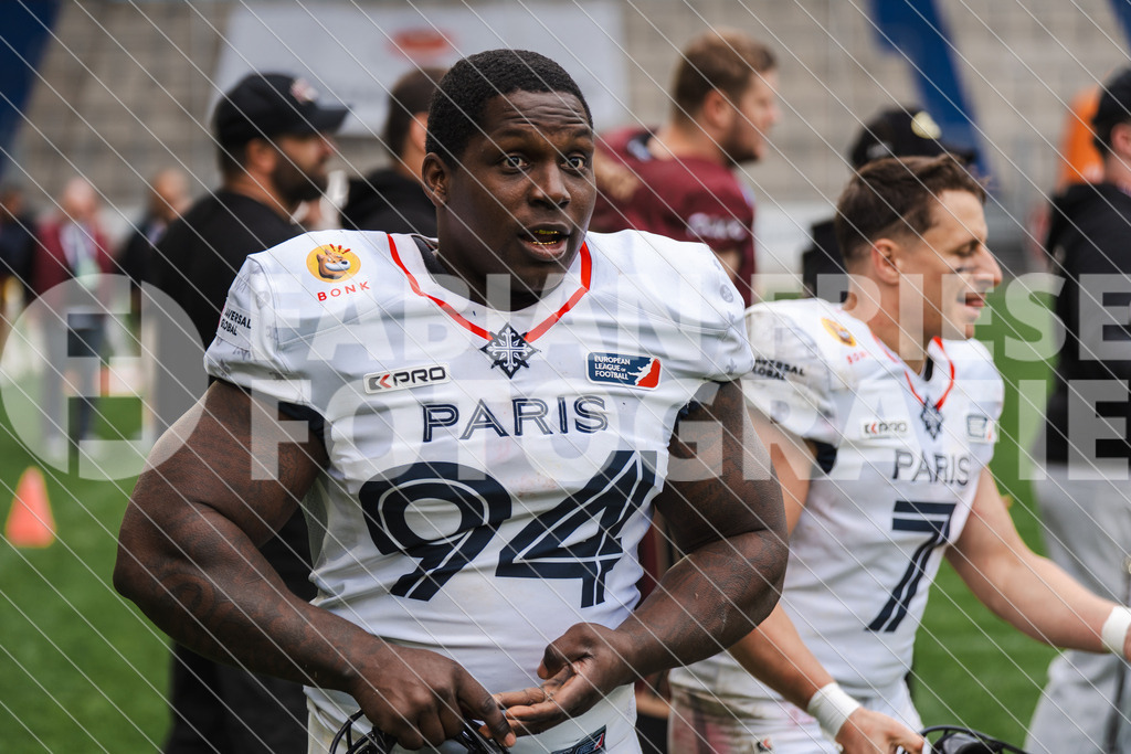 GER Rhein Fire vs. Paris Musketeers, Football, European League of Football, Spieltag 4, Saison 2025, 08.06.2025 | GER Rhein Fire vs. Paris Musketeers, Football, European League of Football, Spieltag 4, Saison 2025, 08.06.2025Foto: Fabian Friese - Realisiert mit Pictrs.com