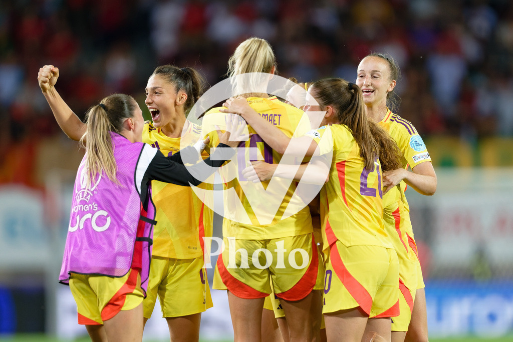 Portugal v Belgium: UEFA Women's EURO 2025 Group B | SION, SWITZERLAND - JULY 11: Janice Cayman Belgium celebrates after scoring her team's second goal with teammates  during the UEFA Women's EURO 2025 Group B match between Portugal and Belgium at Stade de Tourbillon on July 11, 2025 in Sion, Switzerland. (Photo by Giuseppe Velletri/Sports Press Photo/Getty Images)
