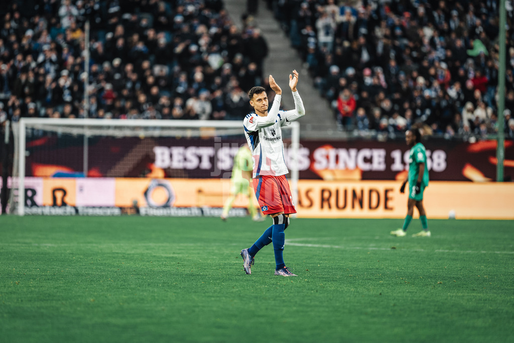 Fußball | Männer | Saison 2024/2025 | 2. Fußball-Bundesliga | 17. Spieltag | Hamburger SV vs. SpVgg Greuther Fürth | 21.12.2024 | Davie Selke (#27, HSV) applaudiert nach seiner Auswechslung