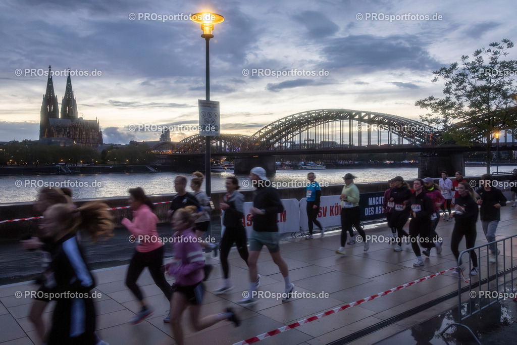 23. ASV Nachtlauf; Koeln, 13.05.26 | Impressionen vom 23. ASV Nachtlauf am 13.05.26 am Tanzbrunnen in Koeln. Foto: BEAUTIFUL SPORTS/Leah Kohring